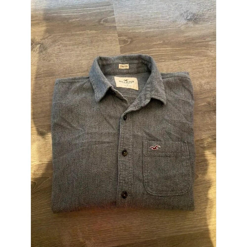 Small Vintage men’s button up shirt :)